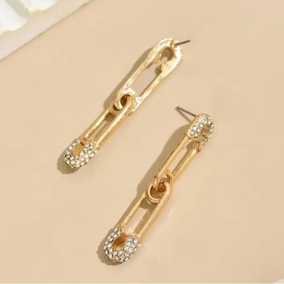 Elegant Gold and Silver Hoop Earrings with Intricate Detailing - Picture 5 of 5